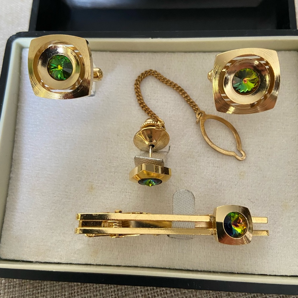 Brand new a set of Crystal Cuff Links & Tie Pin & Tie Clip with box (VTG)